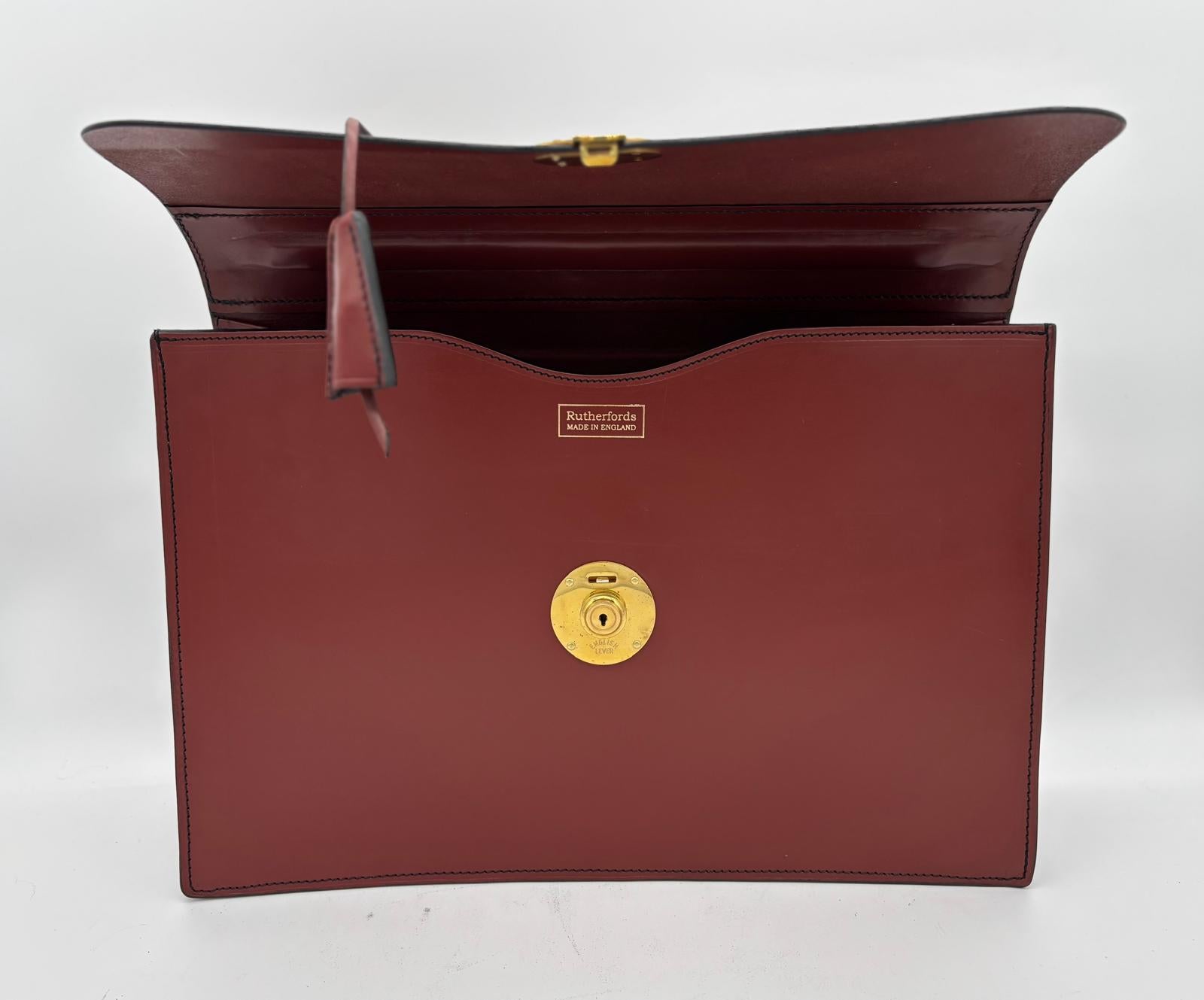 Stylish Leather Briefcase - Upgrade Your Professional Image Effortlessly - Rutherfords