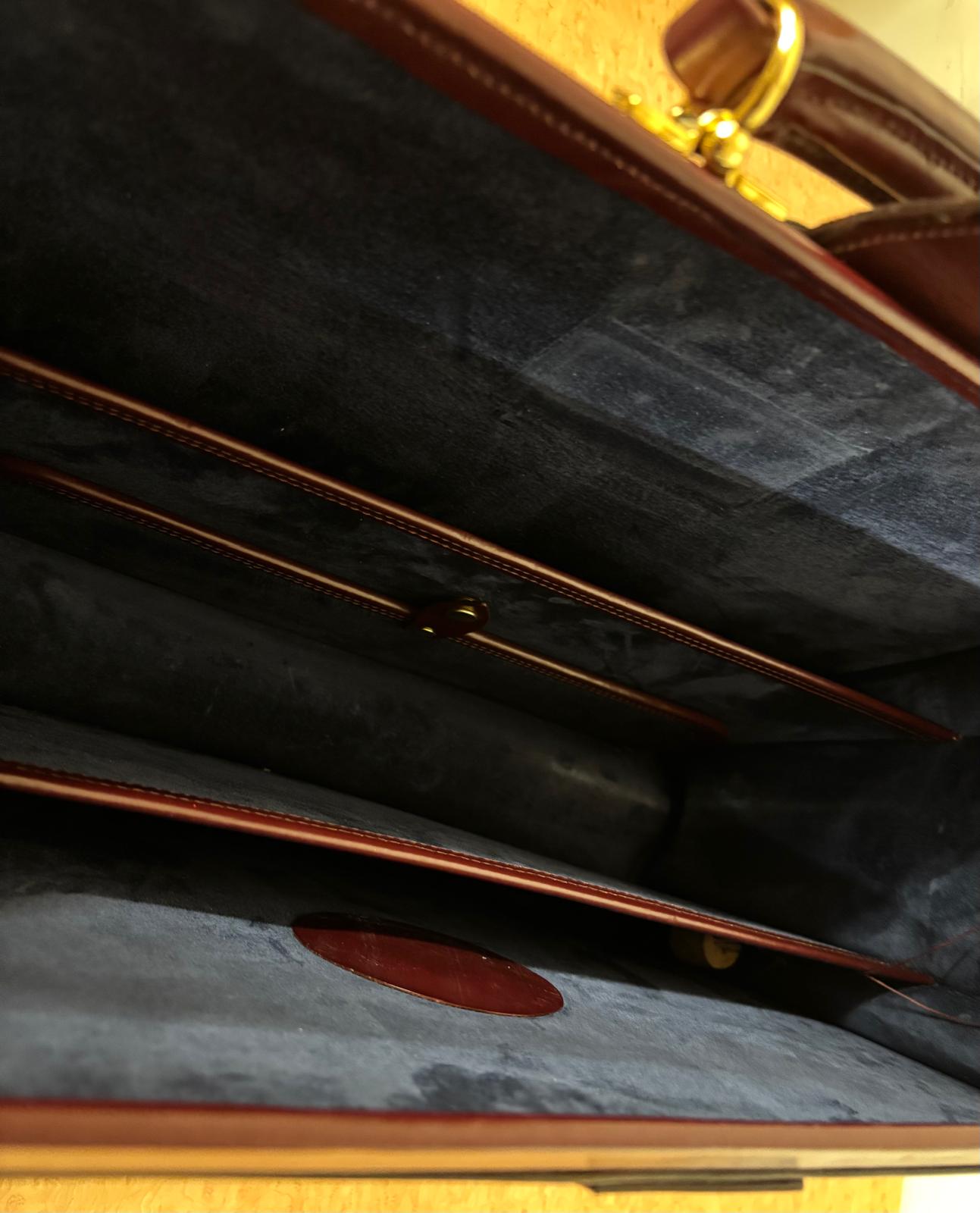 Frametop Briefcase: Elevate Your Everyday Professional Style - Rutherfords