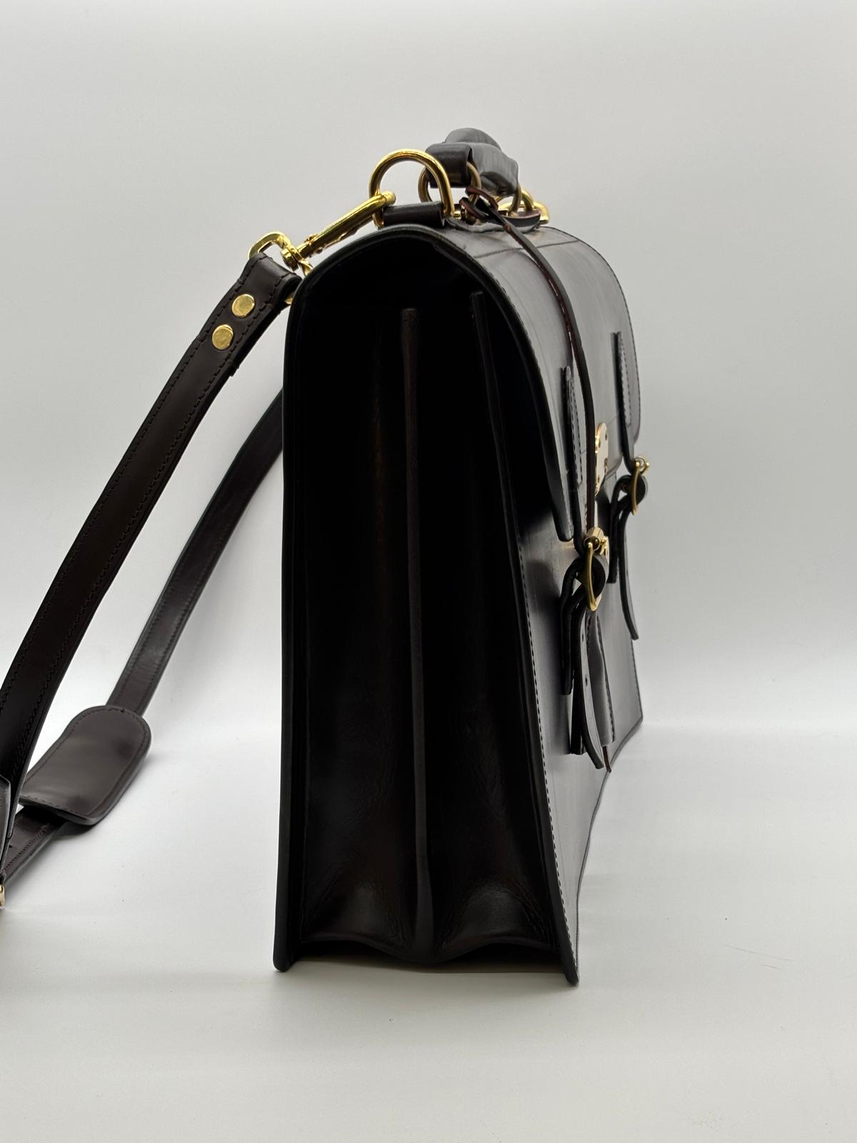 Stylish Leather Briefcase - Upgrade Your Professional Image Effortlessly - Rutherfords